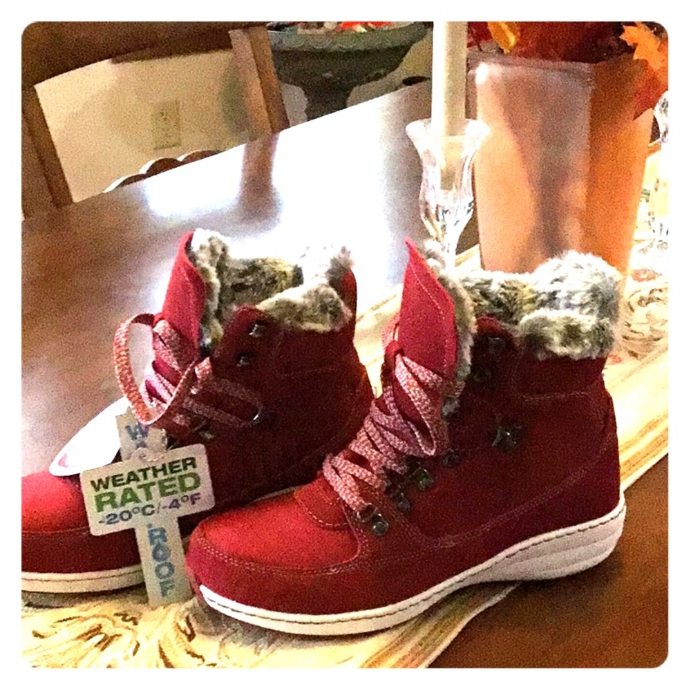 Aetrex nylon and faux fur lace up boots.Brand New.
